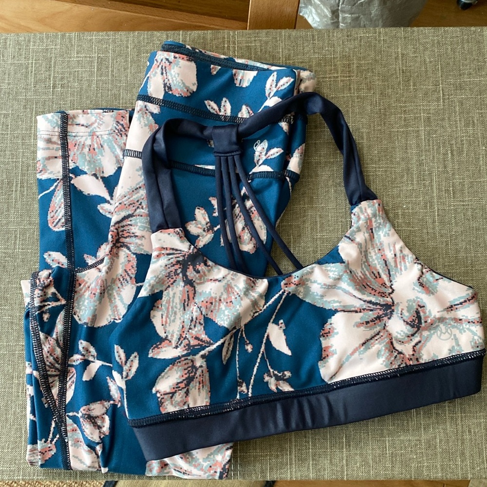 Maaji Activewear Set XS New w/o tags floral pink/navy reversible top